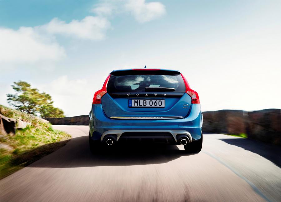  Volvo V60 Plug-In Hybrid R-Design 2014 года  (фото 9 из 15)